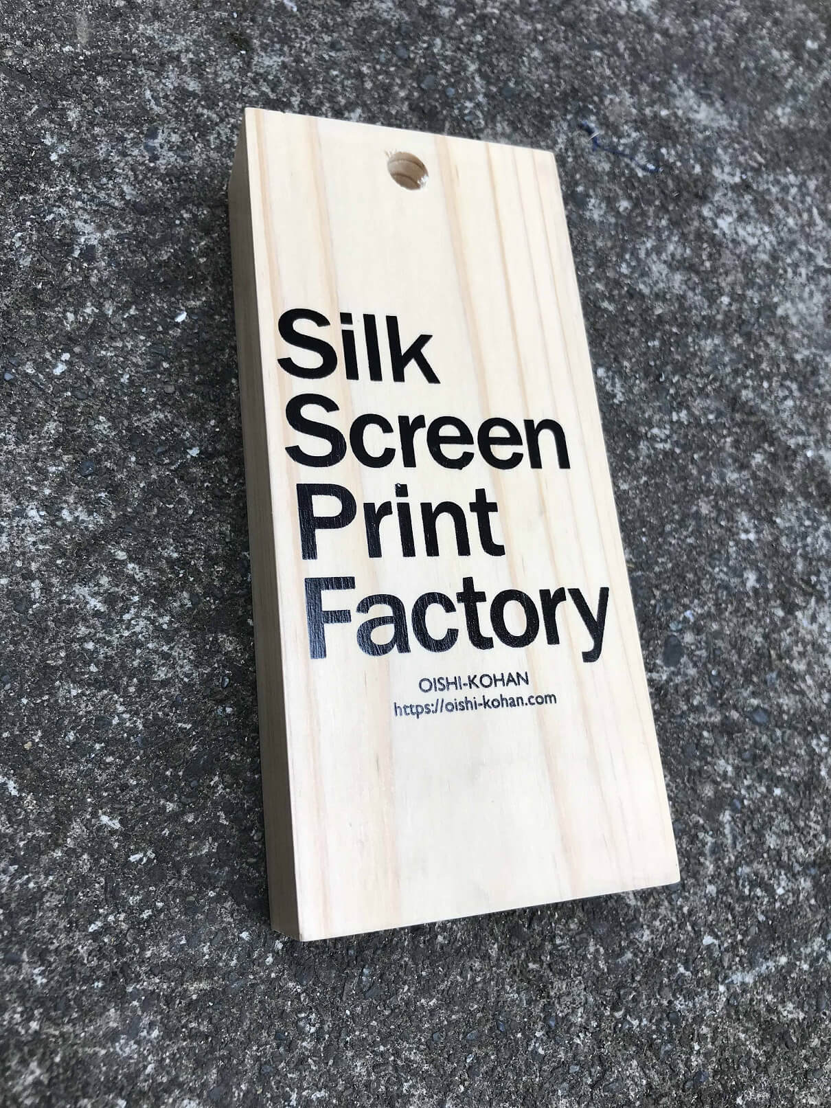 厚みのある木材に印刷