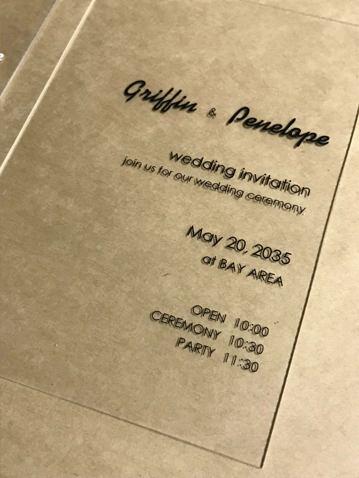 アクリル板で結婚式の招待状の印刷